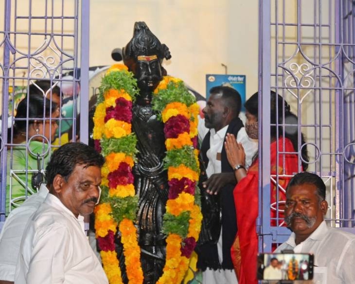 மாவீரன் கட்டபொம்மன் சிலைக்கு திமுக மகளிர் அணிச்செயலாளர் திருமதி.கனிமொழி.M.P. மாலை அணிவித்து மரியாதை.