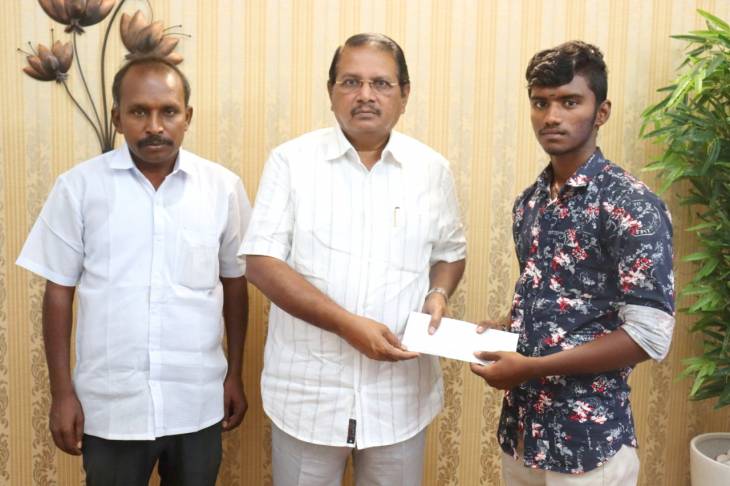 தடகள வீரருக்கு உதவிக்கரம் நீட்டினார் திரு.இராமமோகன் ராவ்!