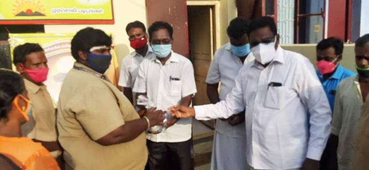 கலைஞரின் 98-வது பிறந்தநாளை மாநிலம் முழுவதும் சிறப்பாகக் கொண்டாடிய திமுக தலைவர்கள்!