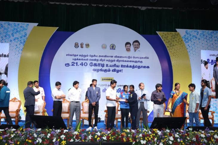 சாதனைப்பெண் சாதனாவுக்கு துணைமுதல்வர் ஊக்கத்தொகை வழங்கினார்!