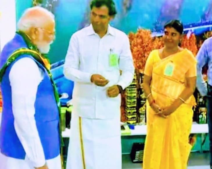 இந்தியப் பிரதம அமைச்சர் மோடியுடன் உரையாடிய இராஜகம்பளத்துப் பெண்மணி!