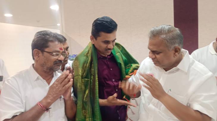 தவெக பொதுச்செயலாளர் புஸ்ஸி ஆனந்த், ஆதவ் அர்ஜுனா ஆகியோருடன் சந்திப்பு!